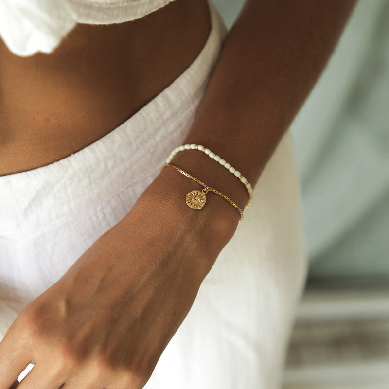 Dainty women\'s bracelet in 18k gold with sun pendant - adjustable in size –  float