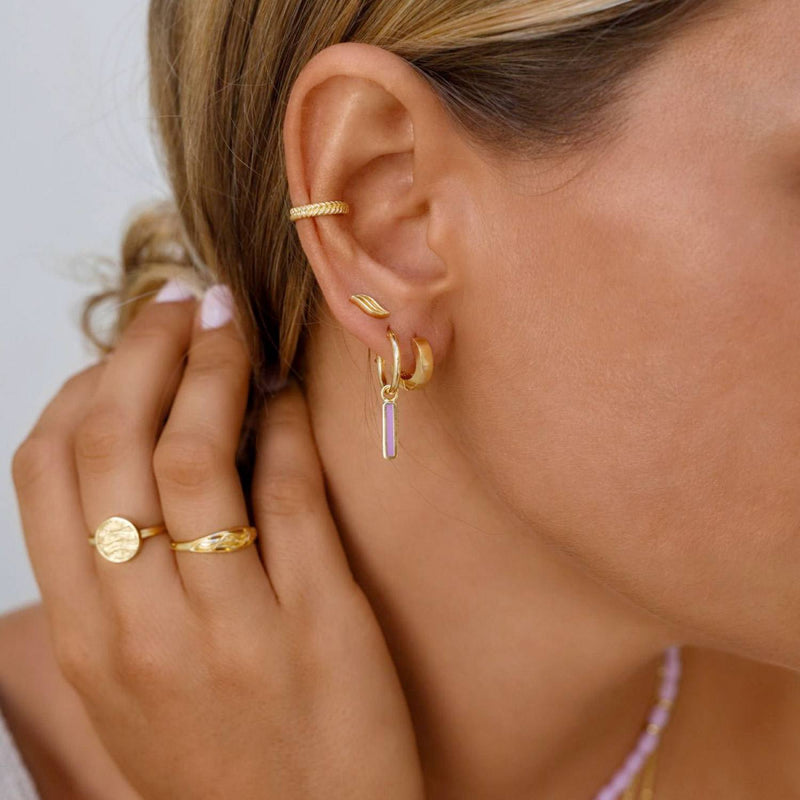 Damen Gold Cuff Ohrring mit Palmen Muster und einem Ohrring Stecker mit Wellen Motiv