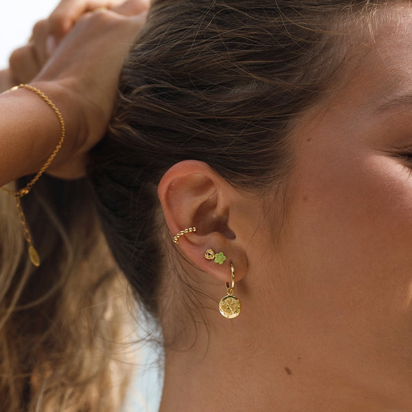 Damen Gold Ohrring Stecker mit grüner Blume| PRODUCT: float-weltkarte-ohrring-gold_50_25 | PRODUCT: float-ball-cuff-ohrring-gold_40_40