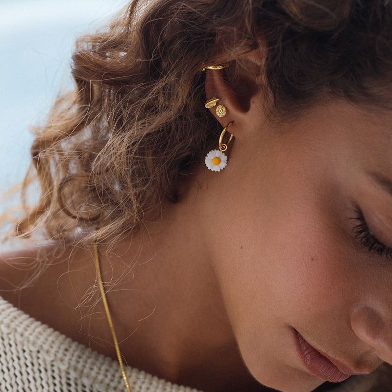 Damen Gold Ohrring Stecker mit Mandala Motiv | PRODUCT: float-ganseblumchen-ohrring-gold_50_55 | PRODUCT: float-palmen-ohrring-stecker-gold_50_70