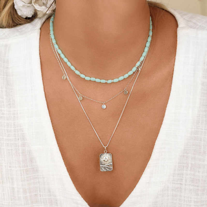 Damen Silber Halskette mit Sonnen Anhänger und türkise Perlenhalskette. | Style: Hanalei