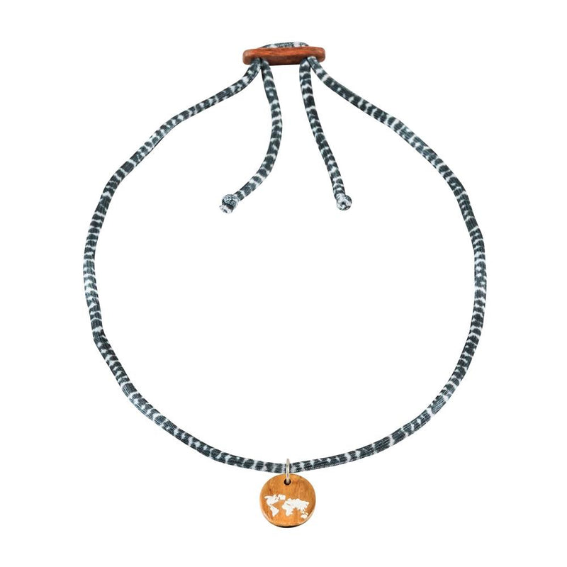 Damen Choker Halskette mit Welt Anhänger Farbe schwarz / weiß